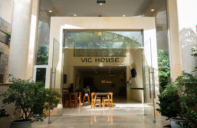 Vic House Hotel
