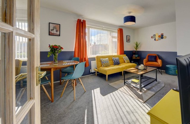 Vicarage Lane Apt | 2 bed | Sleeps 5 | Harbury near Leamington & M40 | Inspire Homes