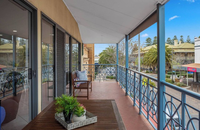 Victor Harbor - Southern Comfort Lodge - WIFI - Smart TV-Sleeps 9