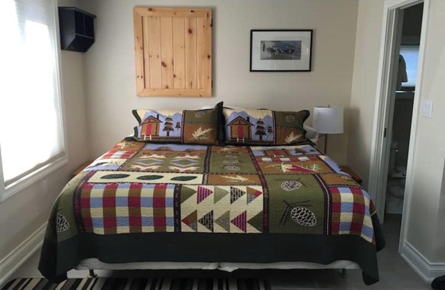 Victoria Harbour Cottages Loft Chalet