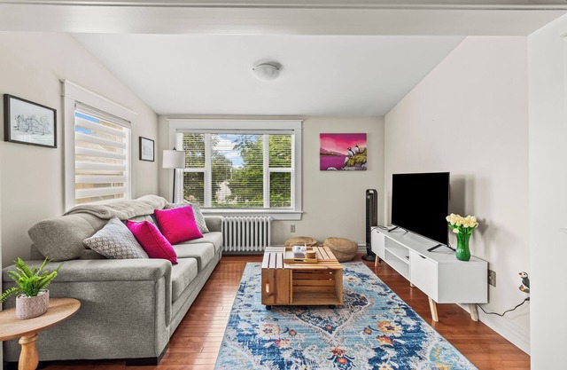 Victoria House | Signal Hill | King | BBQ