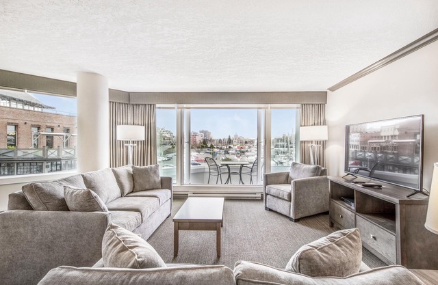 Victoria Regent Waterfront Hotel & Suites