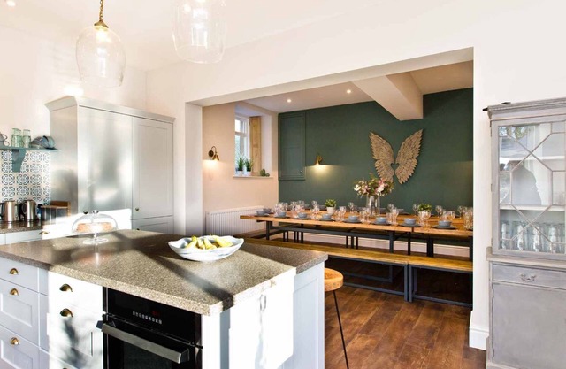 Victorian country house with 9 ensuite bedrooms, nestled in a pretty hamlet