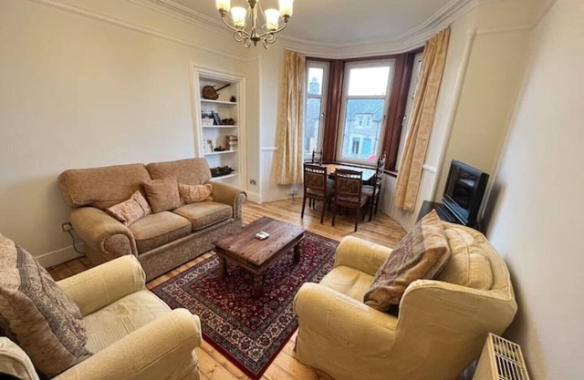 Victorian flat, central location with free parking
