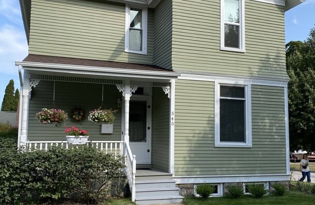 Victorian Haven in Manistee 1 Mile to Lake Michigan