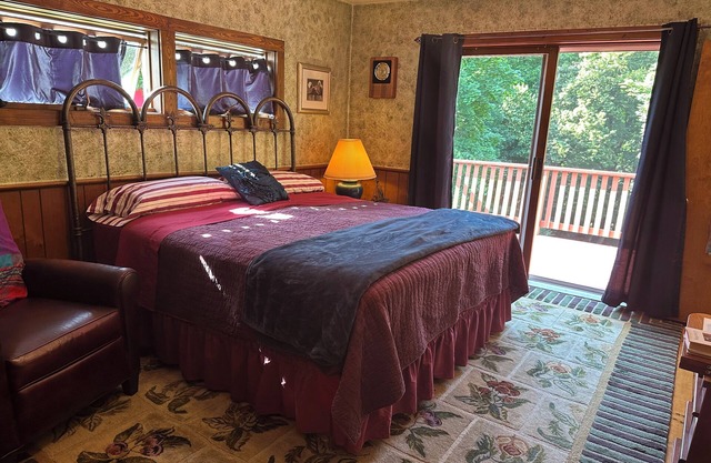 Victorian manor suites in Manistee, Michigan - Pet friendly, no fee.