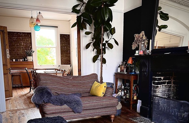 Victorian townhouse 2 minutes walk from beach