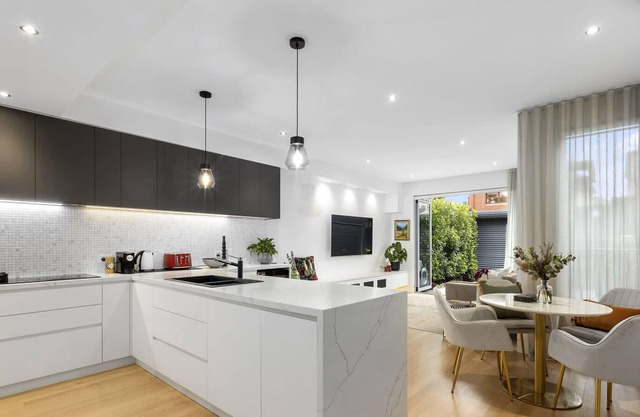Victorian Townhouse in Albert Park