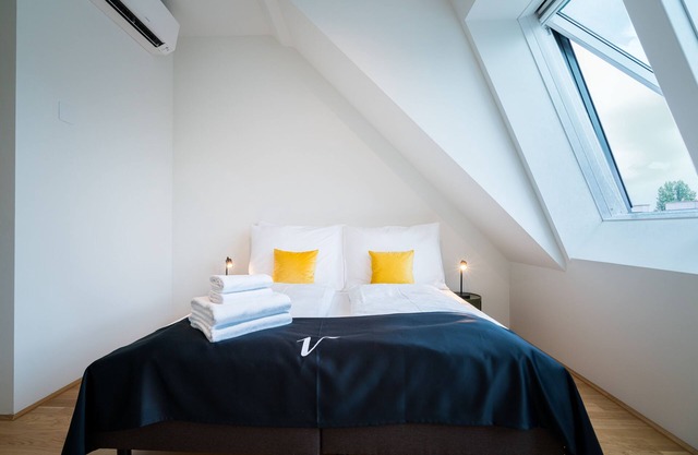 Vienna Residence | Opulent Viennese Penthouse with Stunning City Views and space for 8 people - Near Messe Wien #6487