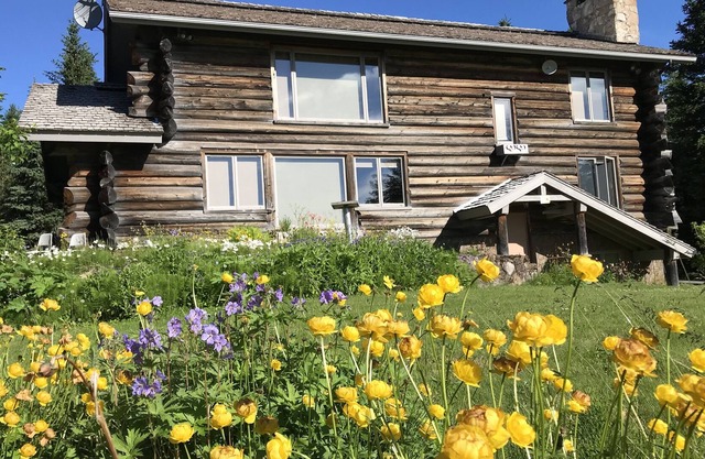 ¡Ver! Aislado pero cerca de la ciudad, Family Friendly Log Home