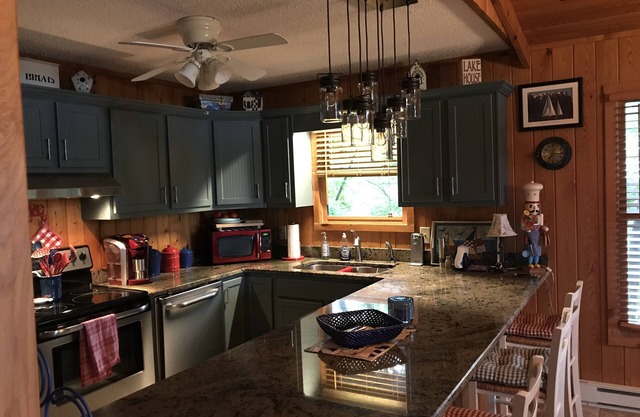 Ver el lago entre colibríes y mariposas