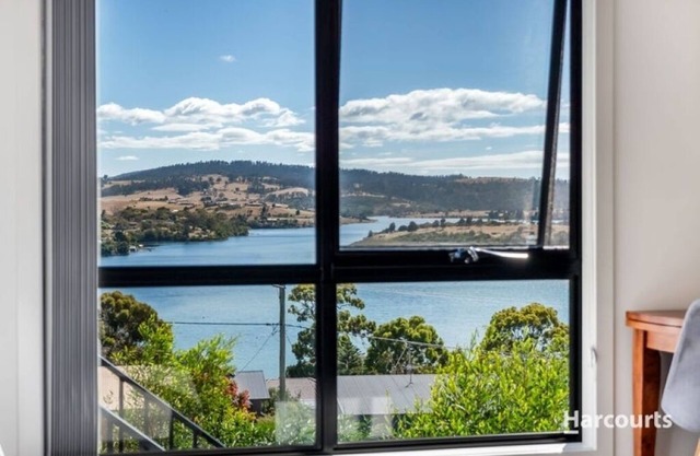VIEWS ON FALCON : Perfect for couples, solo travellers, or small families.