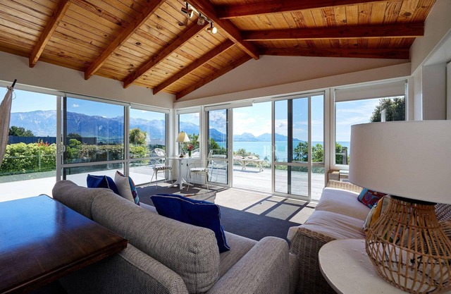 Views On Scarborough - Large, Beautiful Home with Extraordinary Views