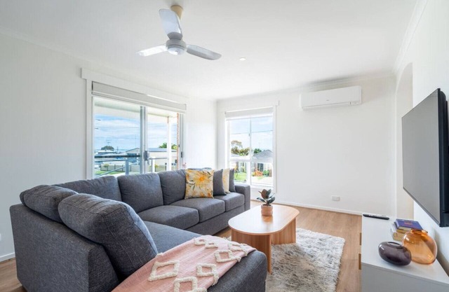 Views on the Avenue - Clifton Springs