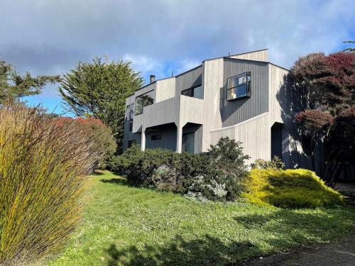 Viglione - Fireplace Hot Tub & Ocean Views