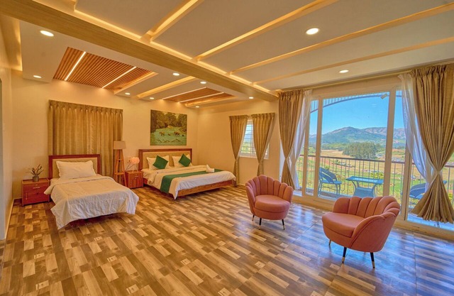 Vihani's Western Clouds by VOYE HOMES