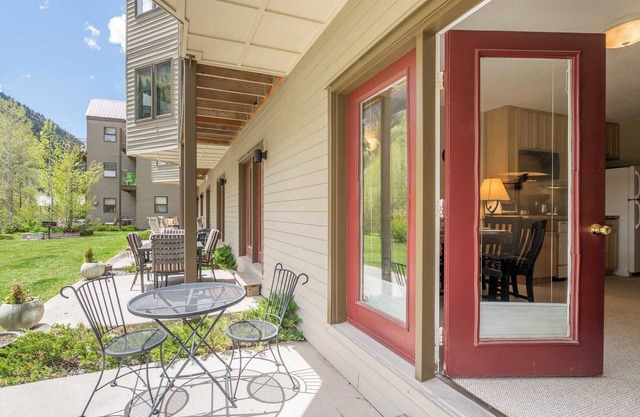 Viking Lodge 117 by Avantstay Ski Home w/ Communal Pool & Hot Tub