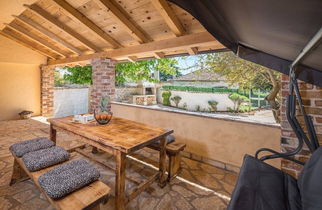 Viktoria / Casa Viktoria with private garden and BBQ