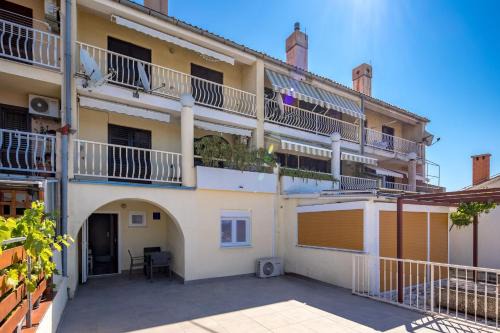 Vikys Place Apartments