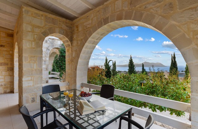 Villa Polihymnia St George Retreat BY APOKORONAS-VILLAS