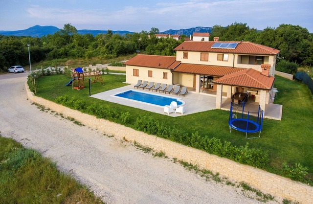 Vila Jadran - Casa de vacaciones en Nedešćina, 8 + 2 personas, 4 habitaciones con baño