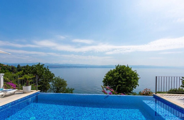 Vila Medea sea view by Villas Guide