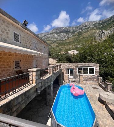 Vila Reževići