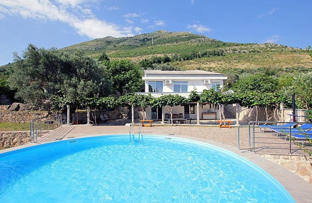 Vila Reževići