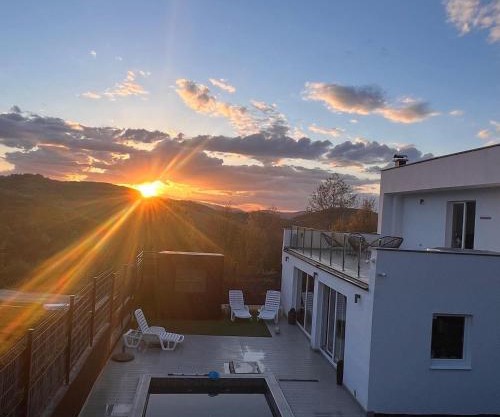 Vila Timur