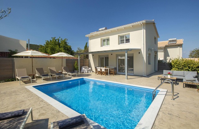 Vilana Villa ideal for small groups / families 2km from Lefkada city