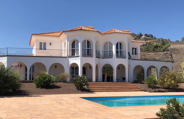 Villa El León Blanco Derecha (sureste)