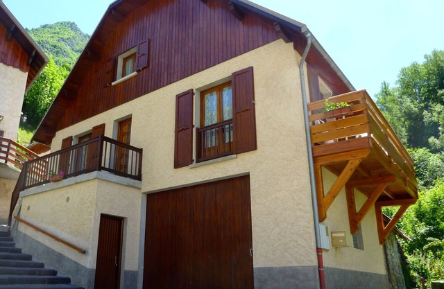 Villa 5 personas + gran balcón orientado al sur + piscina y jacuzzi