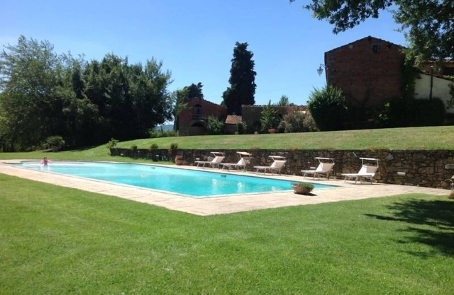 Villa con piscina privada para 10 personas, en zona tranquila y panorámica, cerca de Arezzo