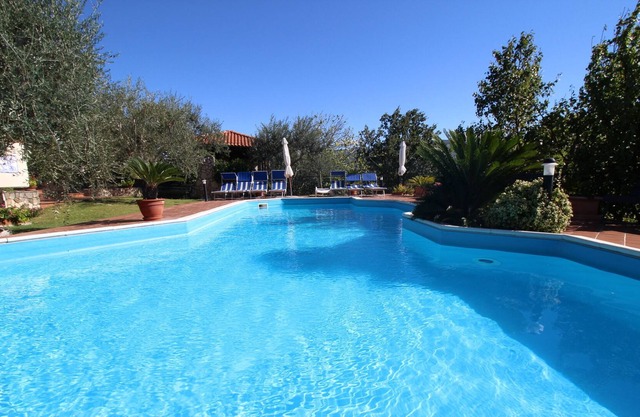 Villa Chiaia B apartment with swimming pool