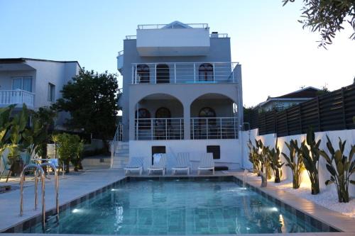 Villa ÖZ