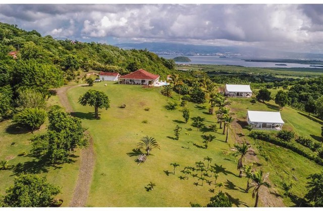 Villa 1 de standing 80m2 avec piscine et vue imprenable sur la mer et sur la campagne