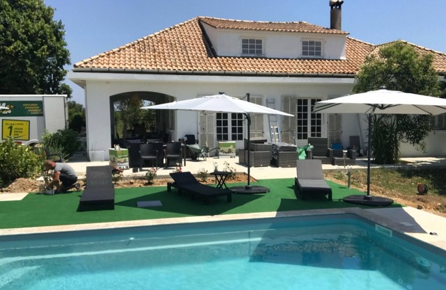 Villa 10 ' from the beach and close to rivers with private pool 12 persons