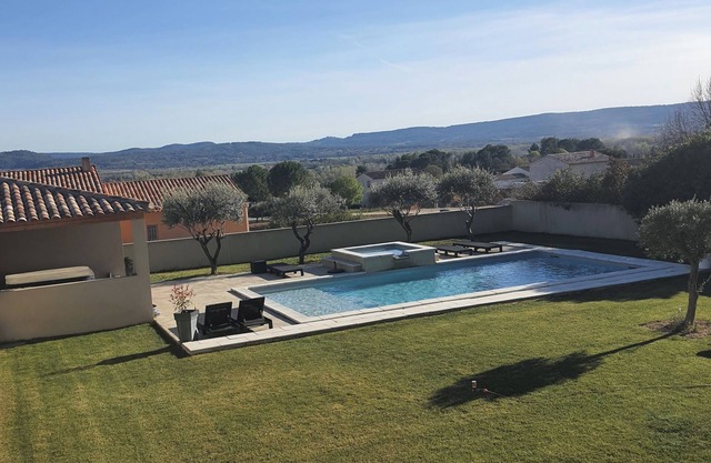 Villa 10 Personnes Jacuzzi Piscine Sud Lubéron Proche D'aix-en-provence
