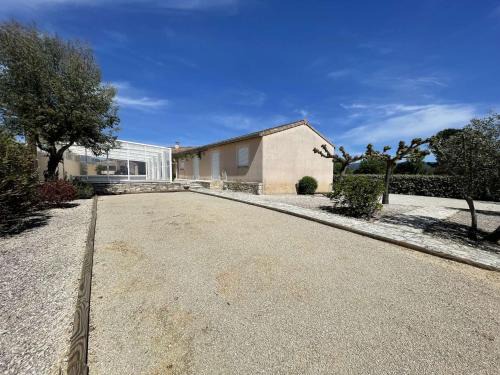 Villa 11 Pers à Vallon-Pont-d'Arc - Piscine Privée, 5 Ch, Jardin, Proche Centre - FR-1-382-213
