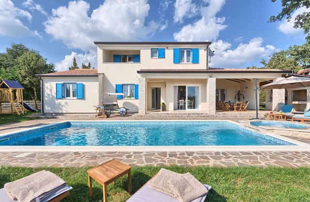 Villa 1521/15241 (Istria - Žminj), 25000m from the beach