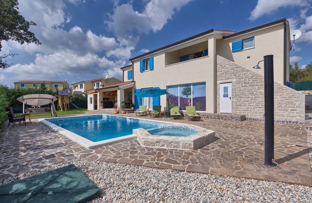 Villa 1522/15259 (Istria - Žminj), 25000m from the beach