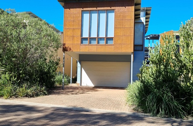 Villa 18 South Shores Resort, Normanville - Impressive Beach Villa with FOXTEL