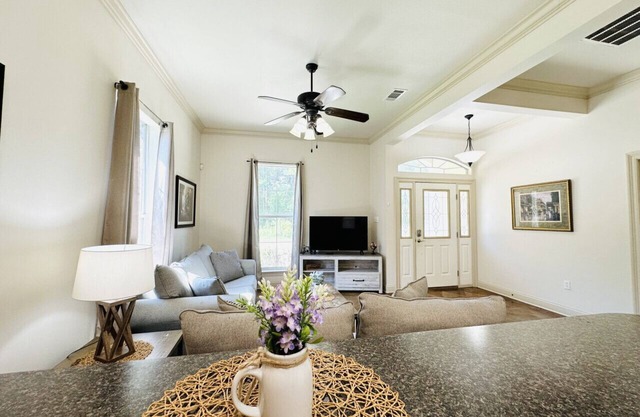 Villa 2, spacious townhouse in Tickfaw, LA