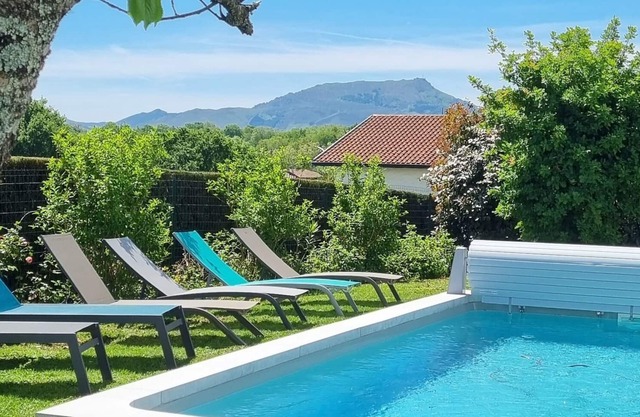250m2 villa with swimming pool and private pediment
