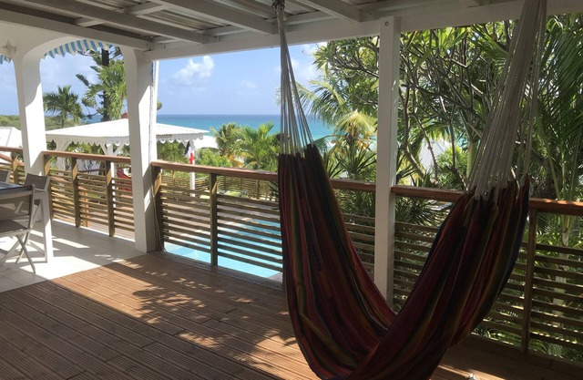 Villa de 3 dormitorios con piscina y vistas panorámicas al mar