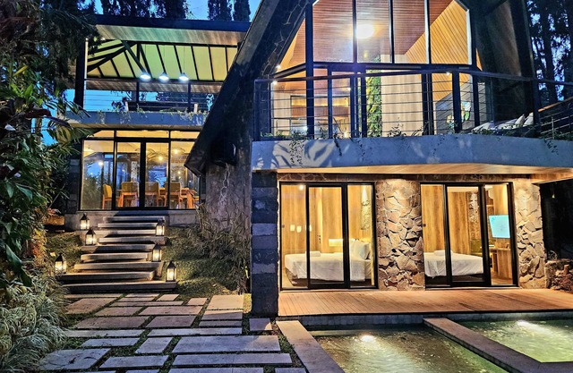 Villa 4-BR Klub Bunga No. 4 Batu Malang