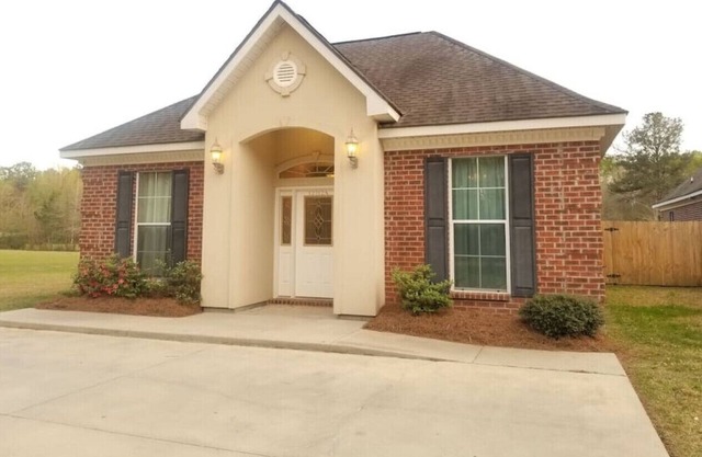Villa 4, spacious townhouse in Tickfaw, LA