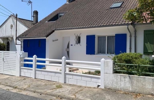 Cosy villa 300m from the beach near shops - garden and garage