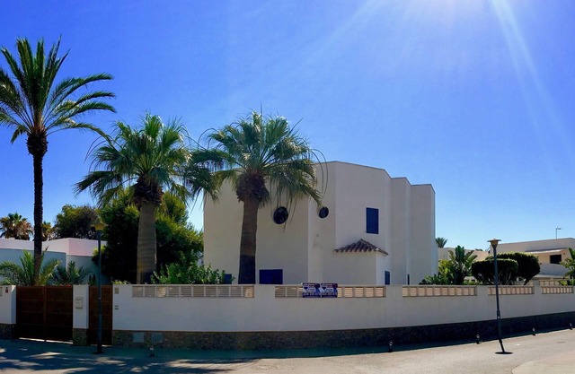 Villa a 50 metros de la playa, aire acondicionado, wifi, piscina privada, cocina exterior, barbacoa