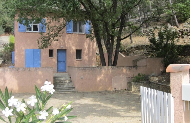 Villa 6/7 personas en las alturas de Entrecasteaux (Var), encantadora v